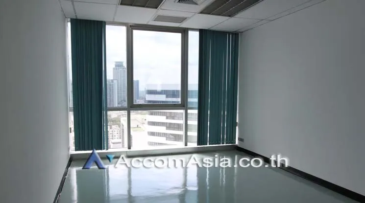 unit Office space For Rent in Sukhumvit, Bangkok  near BTS Ekkamai (AA16504)